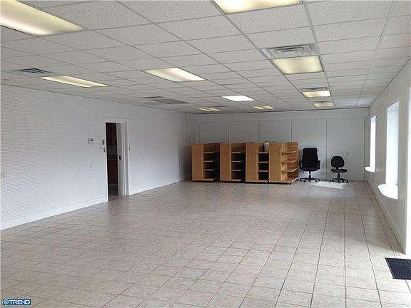 5th image of 4702 Dupont Pkwy