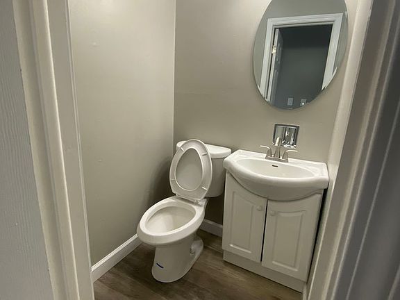 5th image of 4527 Whitcomb St