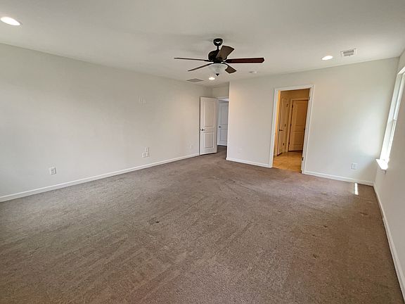 3rd image of 1528 Oak Dr