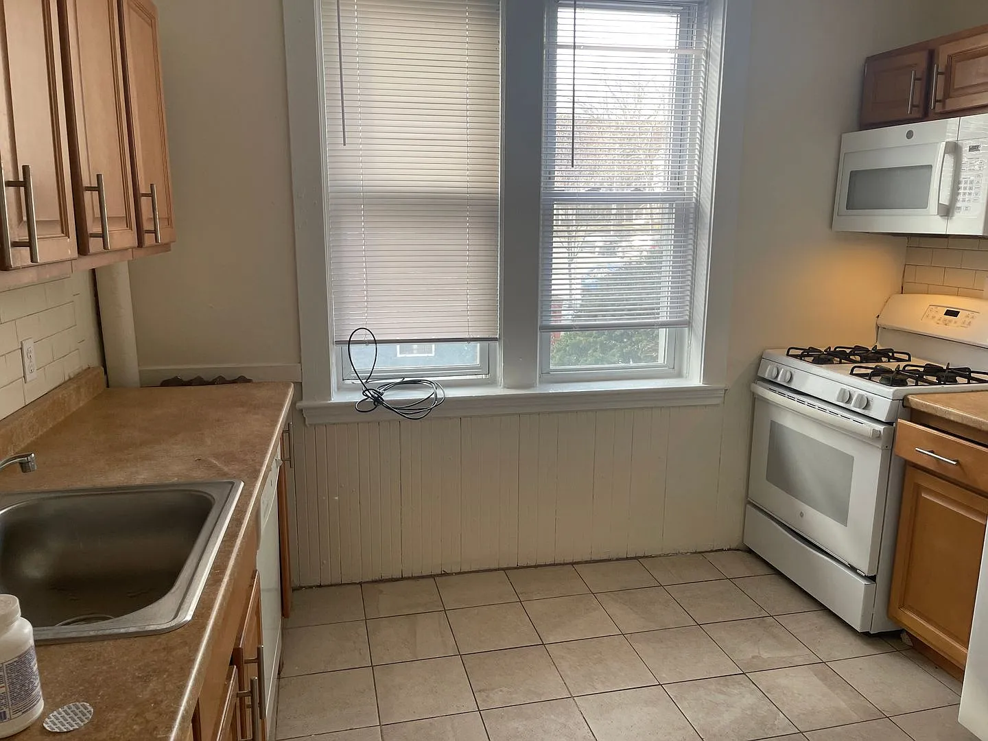 NO FEE Clean and spacious 3 bed split n Union Sq , Laundry, Utilities Inc Students/pets ok free m... — Photo 4