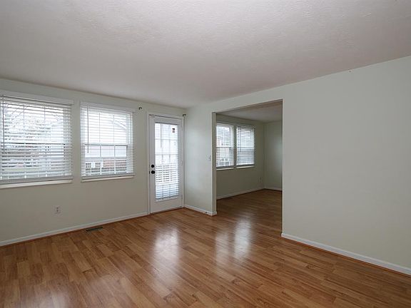 4th image of 10958 Barrington Ct
