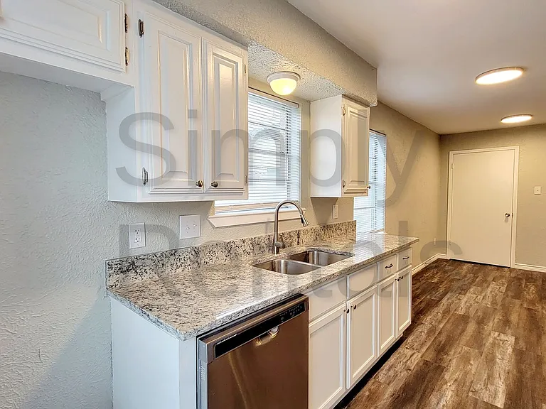 2602 Bliss St — Photo 4