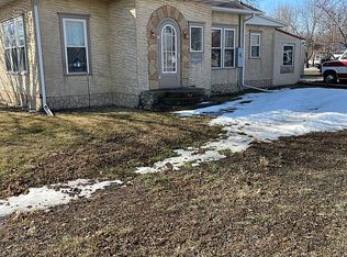 204 E Patterson St, Graettinger, IA 51342
