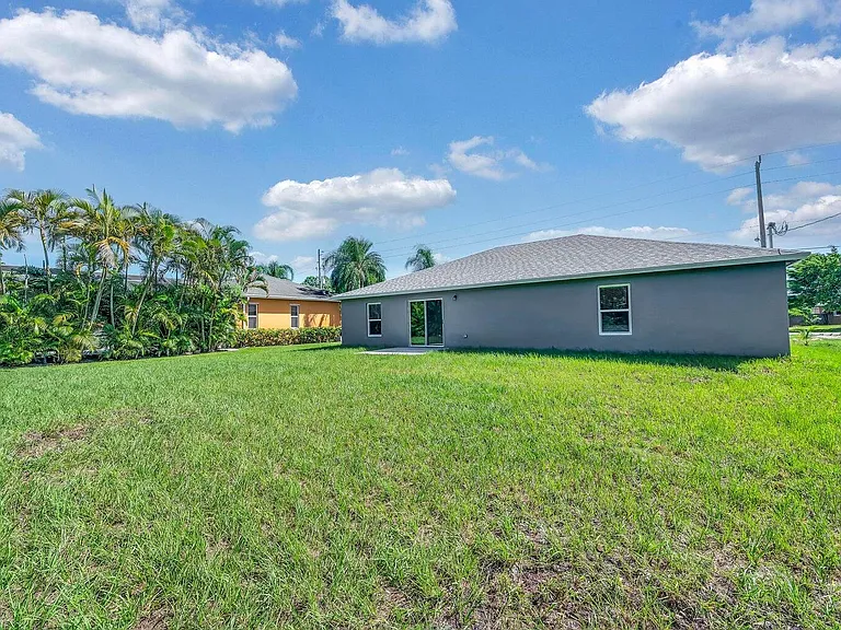 574 NW Bayshore Blvd — Photo 41