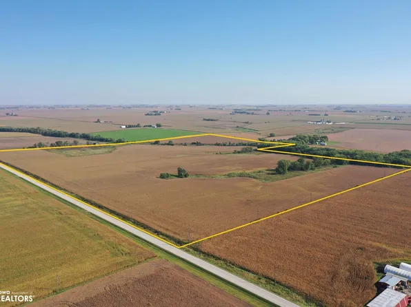 2762 110th St, Sumner, IA 50674