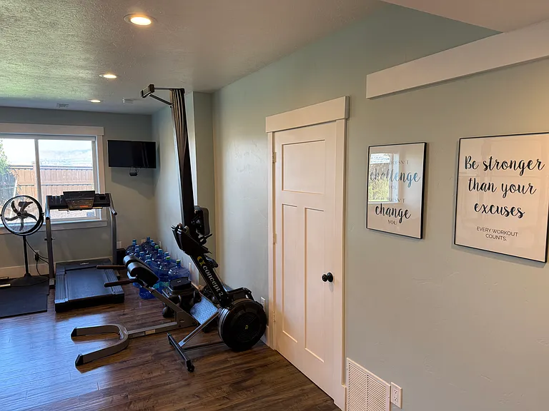 592 N Hills Ct — Photo 66