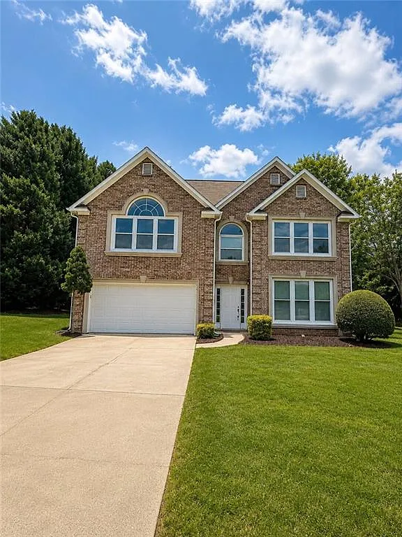 4 bed, 2.5 bath, 2406 sqft, $2,600 — Photo 1