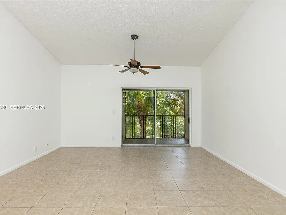 717 Gardens Dr #201