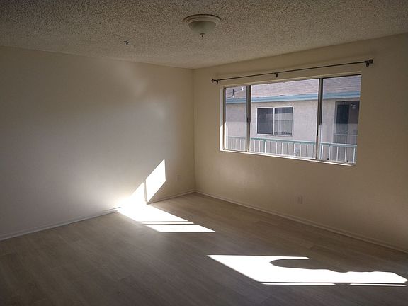 5th image of 8209-8211 S Broadway #8209-5