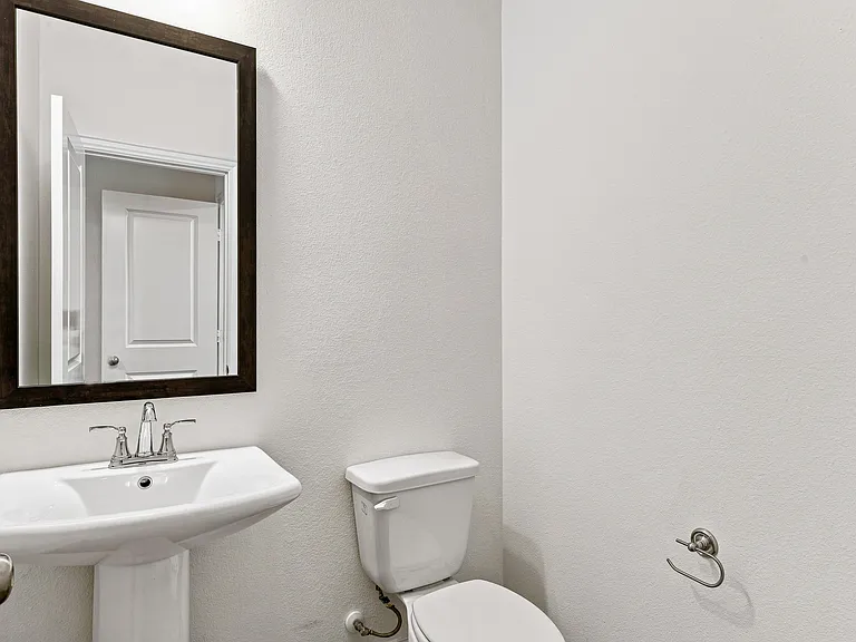 537 Parkside Dr — Photo 15