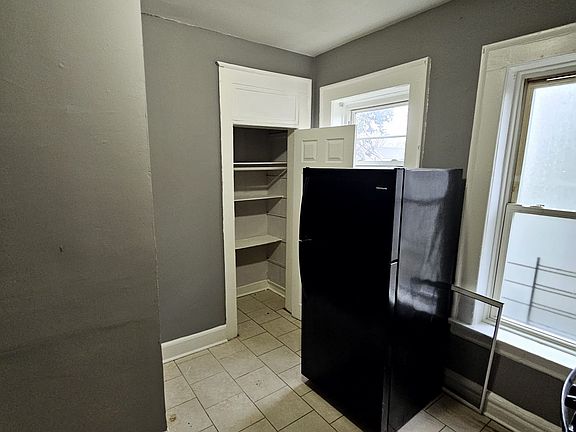 3rd image of 220 Roseville Ave #2H