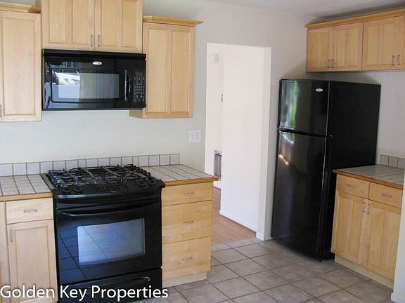 3rd image of 128 Avenida Las Brisas APT B