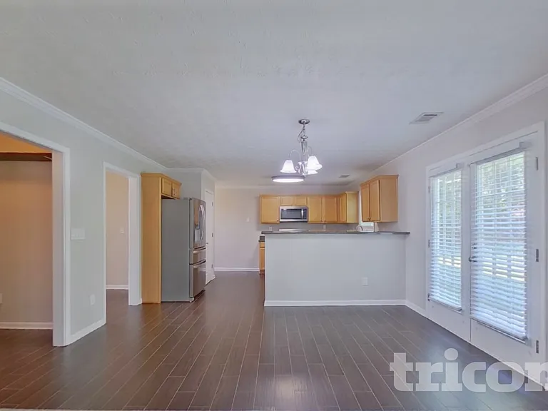 315 Avonlea Dr — Photo 5