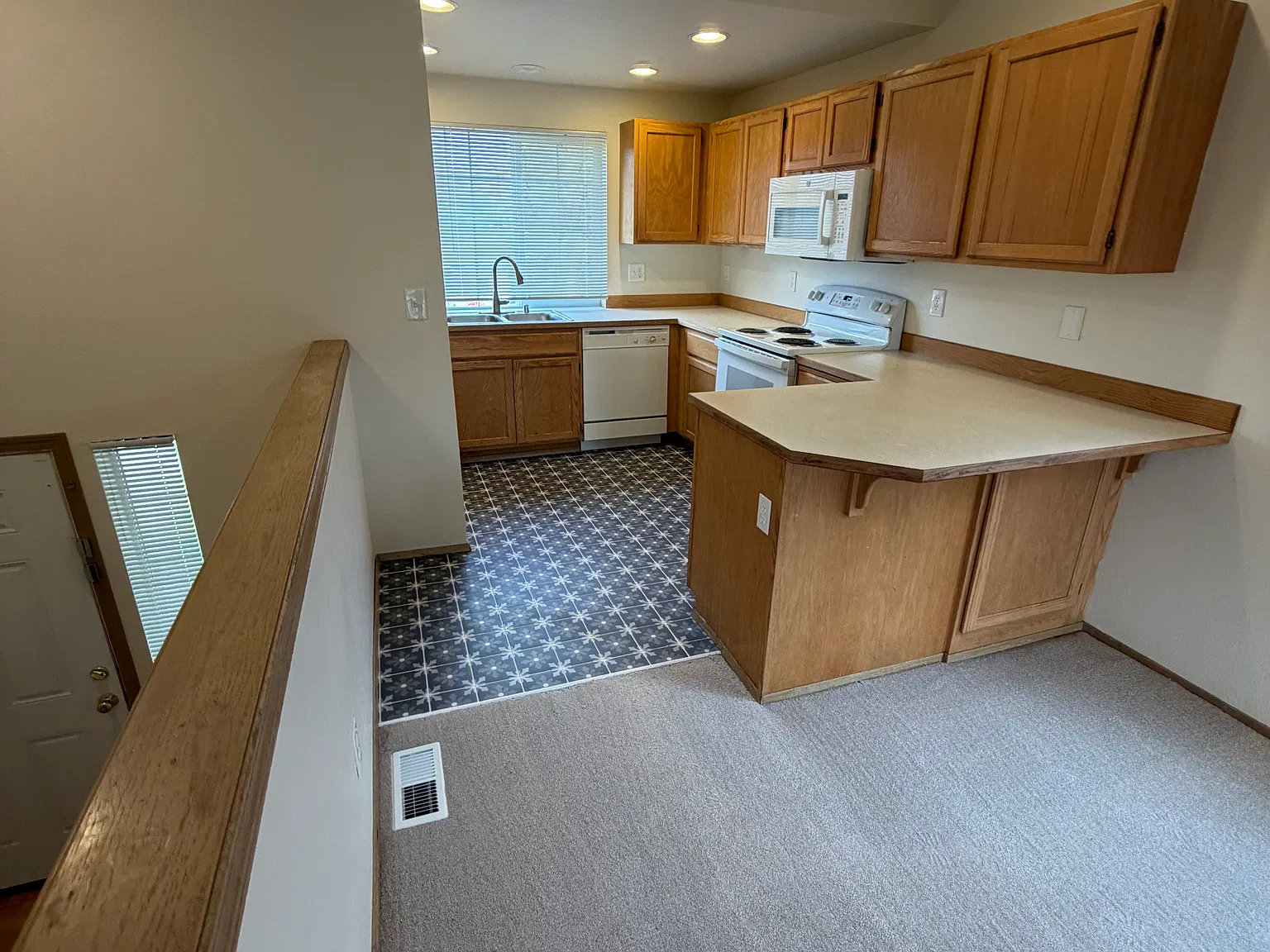 4 bed, 1836 sqft, $2,895 — Photo 4