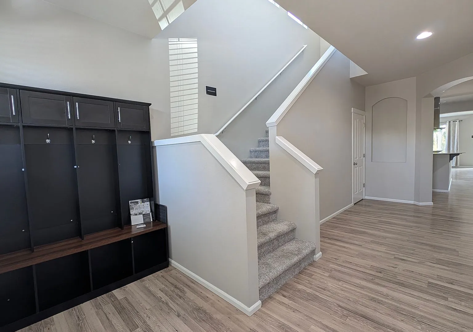 HUGE 4 Bedroom House with Bonus Room - Lake Steven Schools — Photo 2