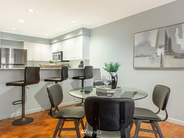 1417 Queen Anne Ave N #204 — Photo 6
