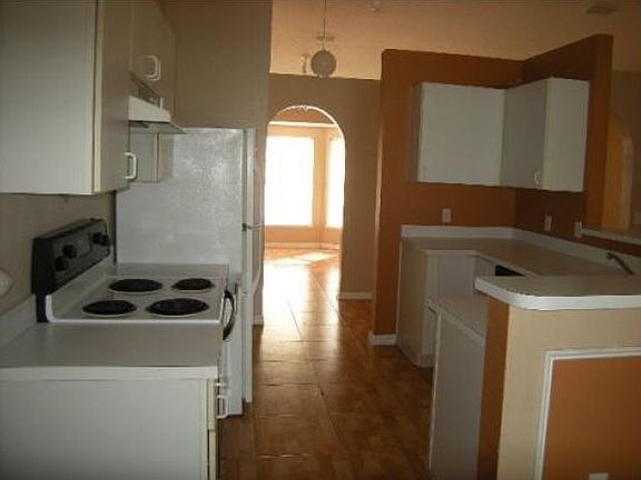 3rd image of 931 Gascony Ct