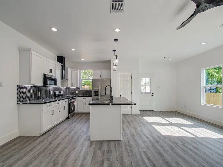 6531 Rosemary Ln #B — Photo 9