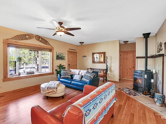 3rd image of 12954 Upland Rd