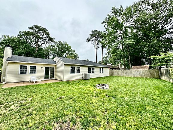 2nd image of 3441 Dickens Dr