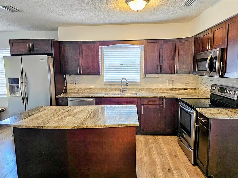 3128 W Varn Ave — Photo 6