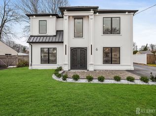 6 Knollwood Rd E, Edison, NJ 08817