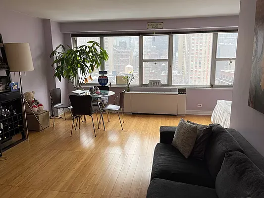 Rented by New York City Moves Team LLC | media 19