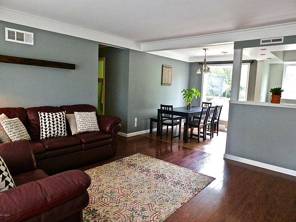 5th image of 240 Hoover Ave