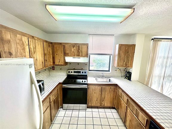 3rd image of 18000 NW 68th Ave APT 409A