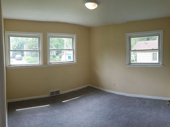 2nd image of 1377 Woodland Dr