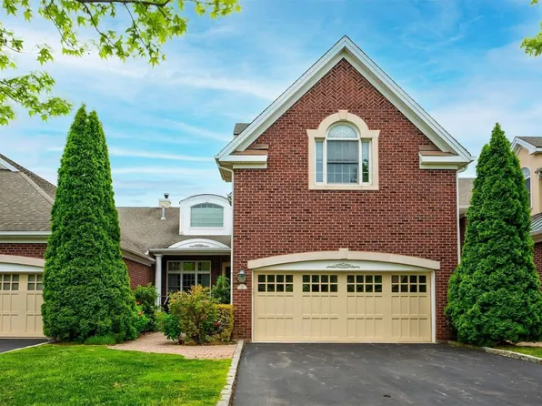 3 Kensington Circle #3, Manhasset, NY 11030