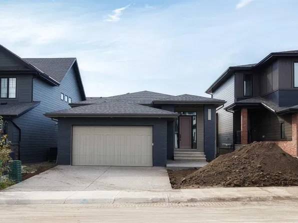 145 E Creekstone Hl SW, Calgary, AB T2X 5G6