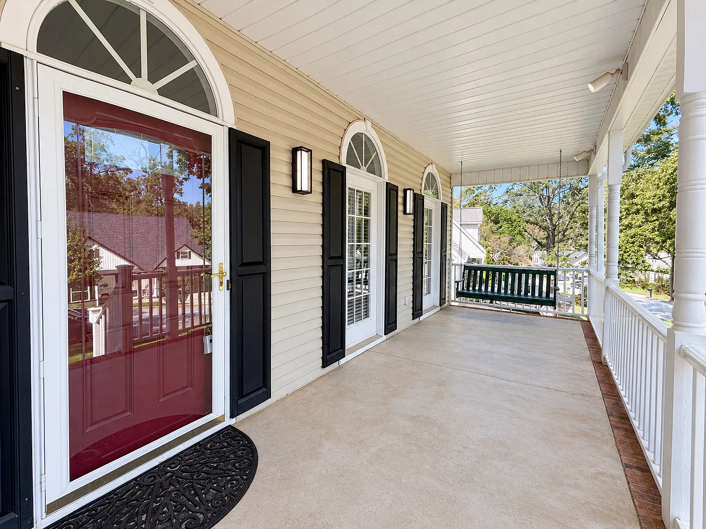 4 bed, 3200 sqft, $2,825 — Photo 2