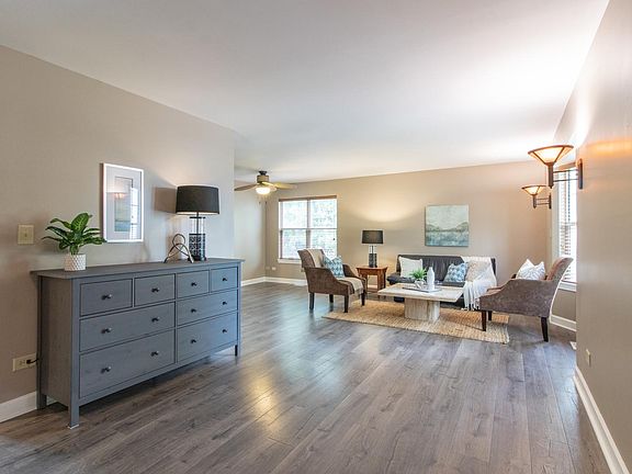3rd image of 1314 Marlbourgh Ct