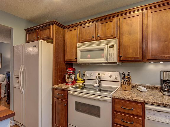 3rd image of 6525 Deane Hill Dr APT 21