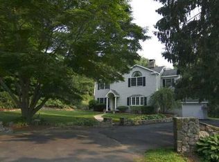 390 Flax Hill Rd, Norwalk, CT 06854