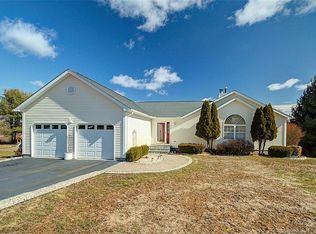 10 Conhurst Dr, North Haven, CT 06473