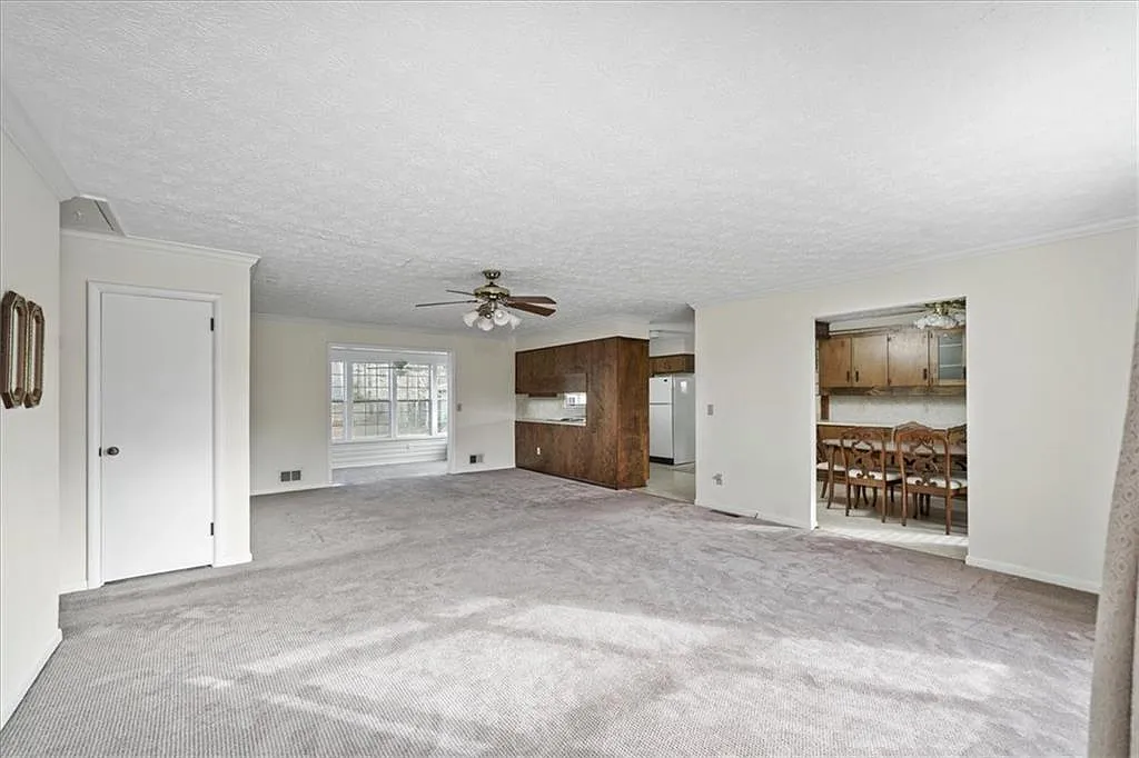 3 bed, 2.0 bath, 1980 sqft, $2,800 — Photo 3