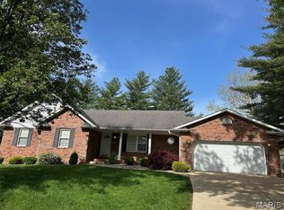 1904 Tomahawk Ln, Godfrey, IL 62035