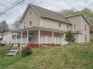 38 Pearl St, Carbondale, PA 18407