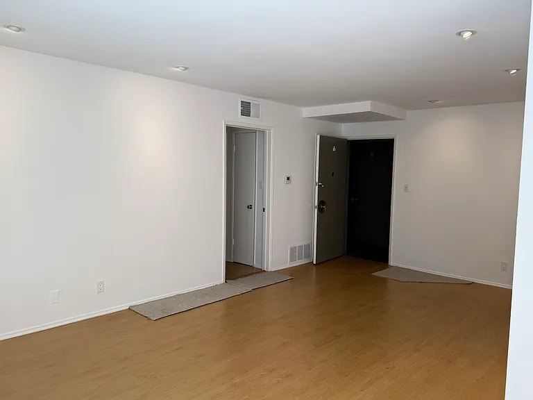 546 N Flores Street — Photo 6
