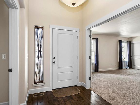 3rd image of 21285 SE Daylily Ave