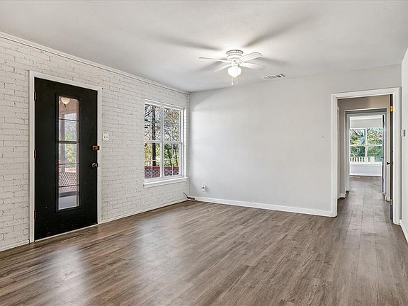 3rd image of 175 E Elm St