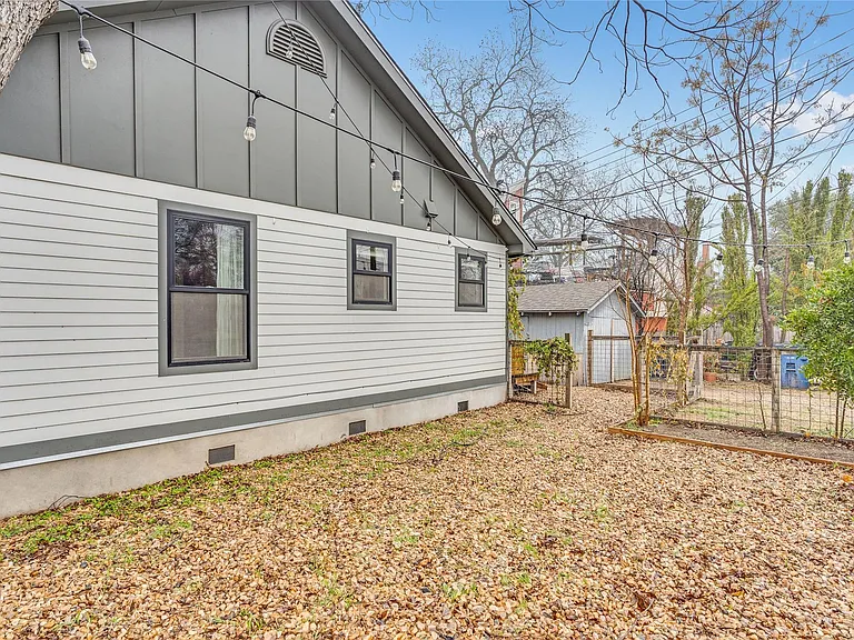4716 Avenue G — Photo 21