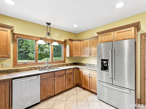 5th image of 467 Somers Road
