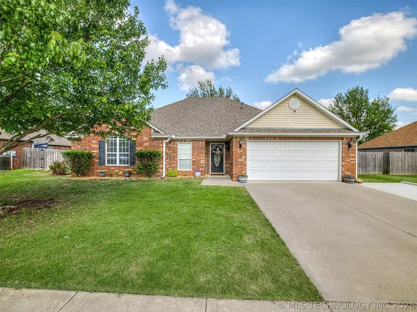 2004 Charleston Dr, Bartlesville, OK 74006