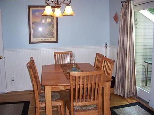 3rd image of 60 Country Hill Ln