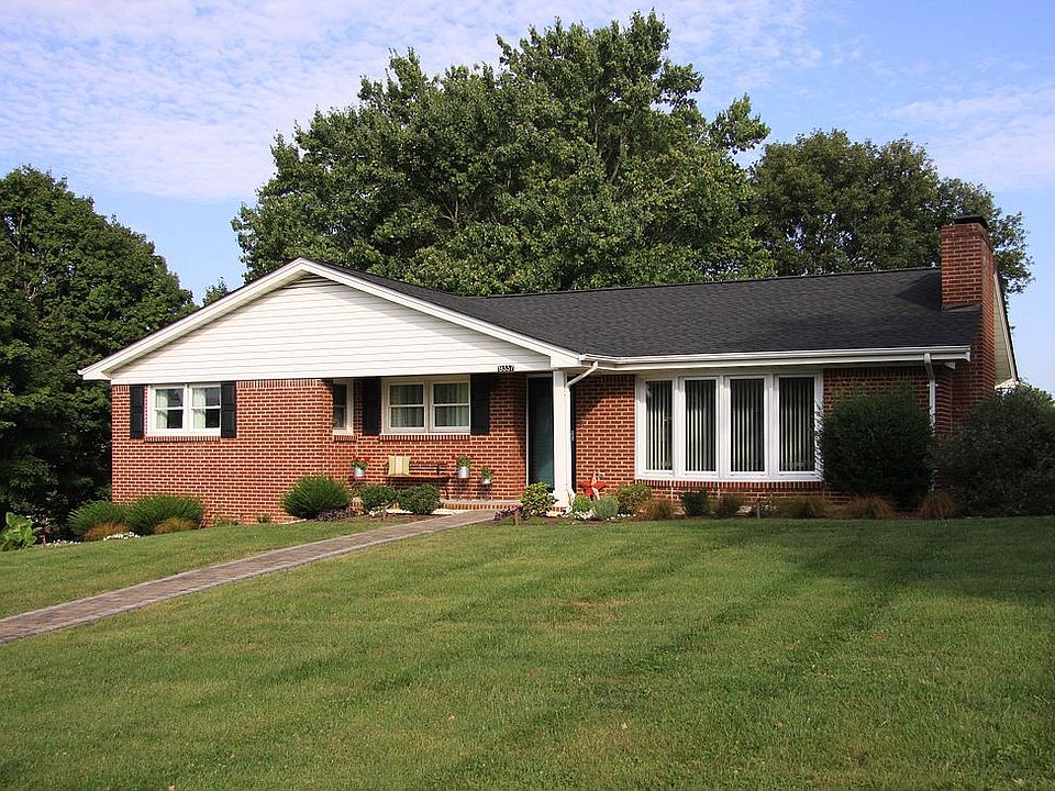 1st image of 19337 Oakwood Dr