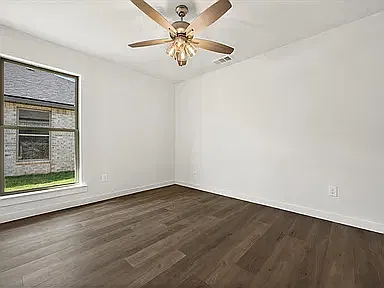 3 bed, 1350 sqft, $1,800 — Photo 3