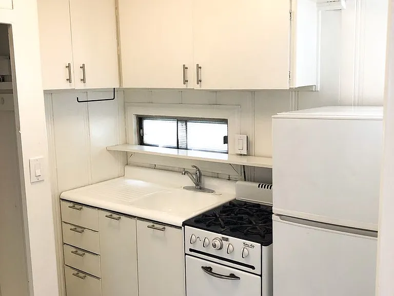 8149 Blackburn Ave — Photo 7